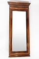 Tall mirror of 
mahogany, in 
great antique 
condition from 
the 1880s. 
152 x 60 cm.