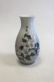 Bing & Grondahl 
Art Nouveau 
vase with 
flowers No 
420/5368. 
Measures 25 cm 
/ 9 27/32 in.