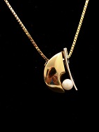 14ct. gold necklace and pendant