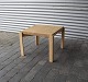 Sofabord i 
egetræ med 
vendbar 
topplade.
Design af Jens 
Harald 
Quistgaard
Produceret hos 
...