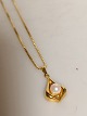 8. carat gold 
chain with 
pendan Pendant 
with pearl 
Length 
50cm.Pendant 
2.3 x 1.2cm.