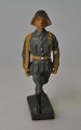 Collection Lineol soldiers - Danish, 1930s, Germany.Stretcher carrier: DKK 150.Officer with ...