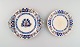 Mintons, England. To antikke tallerkener i håndmalet fajance. Kinesisk stil, 
tidligt 1900-tallet.
