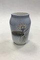 Royal 
Copenhagen Vase 
No 2669/108 
with Water Lily 
Motif. Measures 
17 cm / 6 11/16 
in.