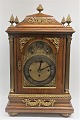 John Bryson, 
Edingburgh. 
Large table 
clock. Watch 
case in oak. 
Clockwork is 
with hourly 
strokes ...