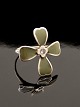 Sterling silver 
ring size 56 
four-leaf 
clover with 
enamel and 
clear stone 
item no. 476319