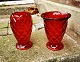 Fyens Glasværk: Røde vaser i presset glas