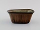 Gunnar Nylund (1904-1997) for Rörstrand. Bowl in glazed ceramics. Beautiful 
glaze in earth tones. Mid-20th century.
