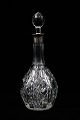 Fine old spirit carafe in glass with fine grinding and silver mounting. Stamped. Height: 33cm.