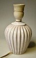 Danish potter 
(20th century): 
Table lamp. 
White glazed 
clay. With 
grooves. In the 
side hole for 
...