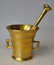 Brass mortar 
with pistil, 
19th century 
Denmark. Height 
.: 10.5 cm. 
Length of 
pistil: 20 cm.