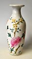 Chinese famille rose vase, 19th century. Hand decorated. Unstamped. H: 15.5 cm.Perfect condition!