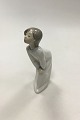 Lladro Porcelain figurine of woman. Measures 18 cm / 7.09 in.