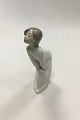 Lladro 
Porcelain 
figurine of 
woman. Measures 
18 cm / 7.09 
in.