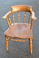 English captain chair with armrests, 19th century. Polished beech wood. H .: 77 cm. W .: 60 cm. ...