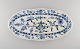 Large Stadt Meissen Blue Onion fish dish in hand-painted porcelain. Early 20th 
century.
