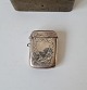 English 
matchbox in 
silver by 
M.Bros from 
1905 can be 
worn in a 
chain. Stamp: 
M.Bros - ...