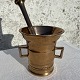 Heavy brass 
mortar with 
pestle 15cm 
diameter, 15cm 
high, Pestle 
length 26.5 cm, 
total weight 
4.8 ...