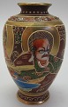Satsuma vase, Japan, approx. 1900. Signed. Polycrom decoration with gilding. H: 9.5 cm.