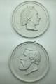 Pair of Royal 
Copenhagen 
portrait plates 
in bisquit by 
Niels Georg 
Henriksen. 
Unknown couple. 
In ...