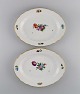 Royal Copenhagen Saxon Flower. Two oval serving dishes in hand-painted porcelain 
with flowers and gold decoration. Model number 493/1555. Early 20th century.
