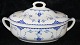 Suppeterrin # 
Villeroy & Boch
Measures 29 cm 
inside
Nice and well 
maintained 
condition