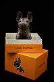 Original Louis 
Vuitton 
accessories, 
bag pendant in 
the shape of a 
small dog with 
Monogram ...