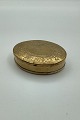 Oval Dutch 
snuff box from 
the beginning 
of the 19th 
century. 
Decorated on 
the lid. In 
good ...