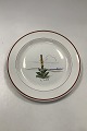 Aluminia Large 
Round Tray with 
ocean view and 
flowers
Measures 34cm 
/ 13.39 inch