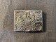 Silver box with 
decorative 
motif on lid
Silver 800
7,5 x 5,5x 1,0 
cm
Good condition
