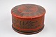 Russian box of painted wood with lid. C.:18, H: 10 cm.