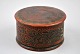 Russian box of painted wood with lid. Curcumference: 19, 10 cm.