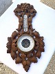 Oak barometer, 
With leaf 
cutouts, 54cm 
high, 27cm wide 
* Nice 
condition *