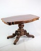 Column table in 
late empire, 
with rich 
carvings in 
mahogany from 
around the 
1840s.
Dimensions ...