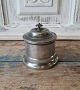 1800s pewter 
bowl
With traces of 
use 
Height 10 cm. 
Diameter 9,5 
cm.