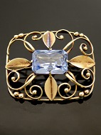 14 carat gold brooch