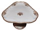 Gold Basket Ornaments
Triangular cakestand 22.5 cm.