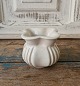 Michael 
Andersen small 
fluted vase in 
cream glaze 
Height 7.5 cm.