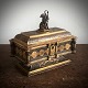 Sumptuous 
jewelry box of 
driven gilded 
metal and 
bronce, Corpus 
with vines of 
gilded 
medallions. ...