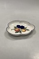 Royal 
Copenhagen 
Golden Summer 
Leaf-shaped 
Bowl No 356
Measures 16 cm 
/ 6.30 inch.
