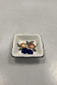 Royal 
Copenhagen 
Golden Summer / 
Gylden Sommer 
Kaviar Dish No 
331
Measures 7,5cm 
/ 2.95 inch.