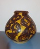 BIG AND HEAVY: 
Vase in pottery 
by the potter 
Bjørn 
Backhausen. 
Brown abstract 
paint on curry 
...