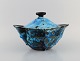 French ceramist. Large lidded bowl in glazed stoneware. Beautiful glaze in azure 
shades. Unique, high-quality ceramics. Mid-20th century.
