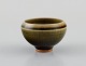 Berndt Friberg (1899-1981) for Gustavsberg Studiohand. Miniature bowl in glazed 
ceramics. Beautiful glaze in shades of green and light brown. 1960s / 70s.
