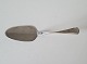 Patricia cake 
spatula in 
silver and 
steel
Stamp: W&SS - 
830 
Length 20.5 
cm.