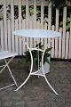 Old French round garden table, white painted iron with fine patina.H:70cm. Dia.:60cm.