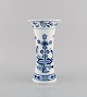 Antique Meissen 
Blue Onion vase 
in hand-painted 
porcelain. 
Approx. 1900.
Measures: 23.5 
x 13 ...