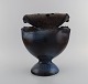 Francis Milici (f. 1952) for Vallauris. Stor organisk formet unika vase i 
glaseret keramik. Smuk glasur i blå og rødbrune nuancer. 1980