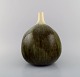 Large narrow neck Accolay vase in glazed stoneware. Beautiful glaze in sand and 
light earth shades. 1960s.
