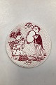 Red monthly 
plate in 
faience for 
September - 
SAISON START 
(Start of 
Season). 
Designed by 
Bjørn ...